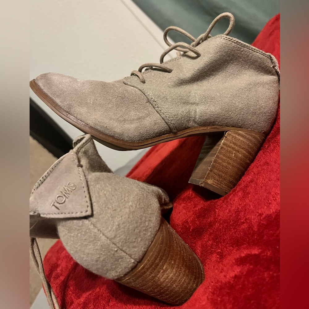 Grey Toms boot shoes for women, size 6